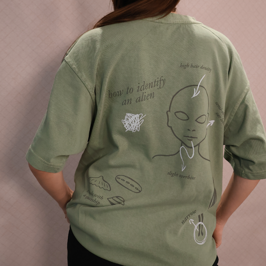 How to Identify an Alien Bugonia T-shirt