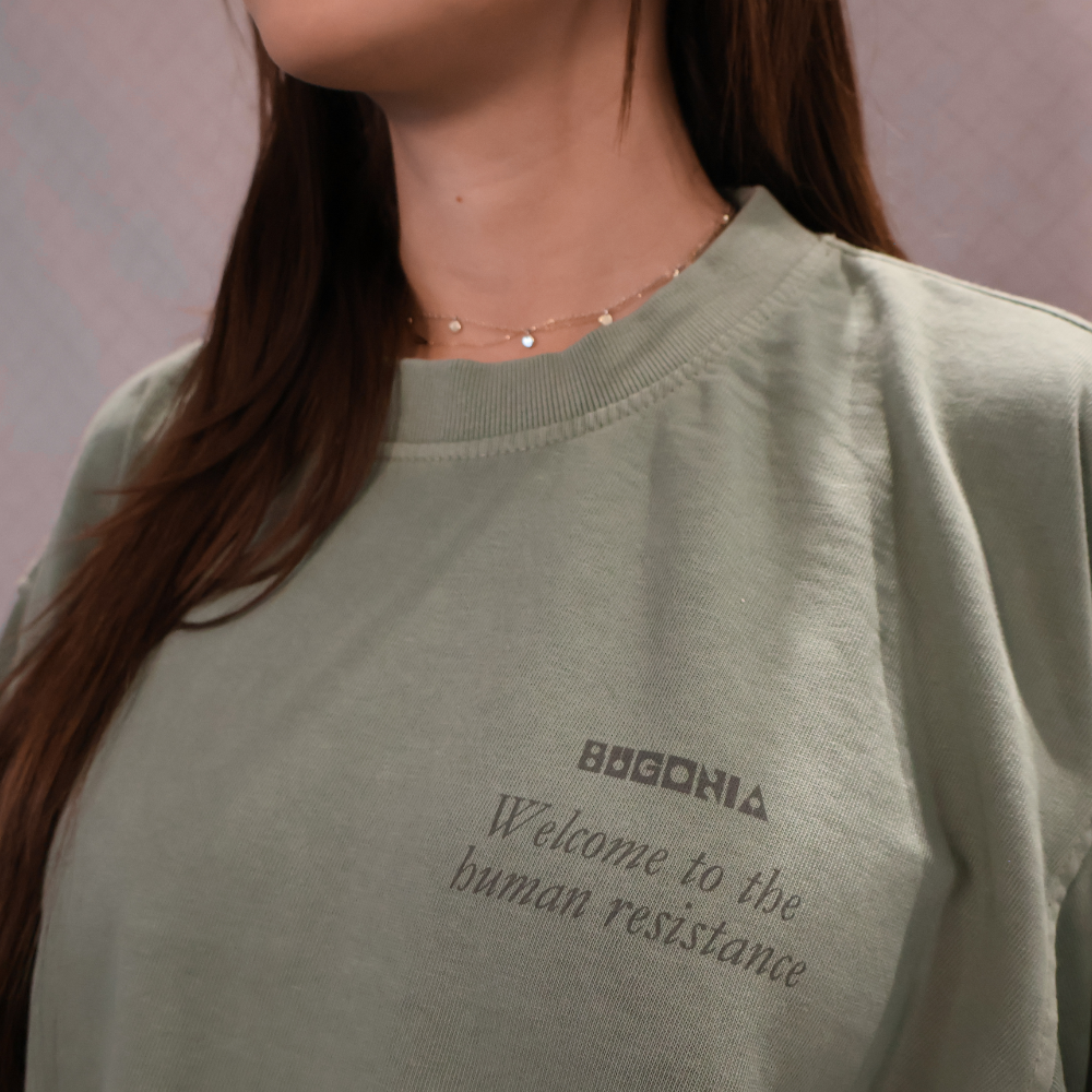 How to Identify an Alien Bugonia T-shirt